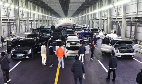 벤츠 EQE SUV ‘올해의 차’ 휩쓸었다… 국산차 1위는 싼타페